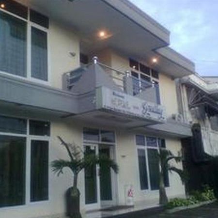 Hotel Gemilang Бандунг Екстериор снимка