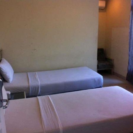 Hotel Gemilang Бандунг Екстериор снимка