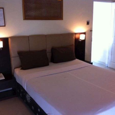 Hotel Gemilang Бандунг Екстериор снимка